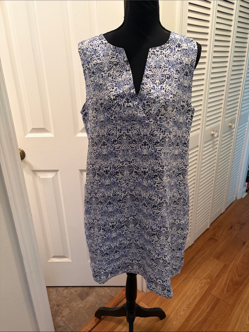 Kenar Sleeveless Blue & White Printed Linen Shift Dress